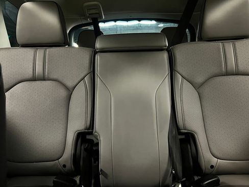 Used 2025 Honda Pilot Elite image 15