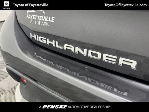 Used 2021 Toyota Highlander XSE FWD image 25