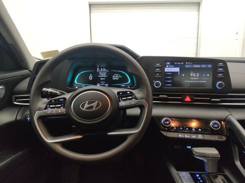 Used 2025 Hyundai Elantra Hybrid FWD image 22