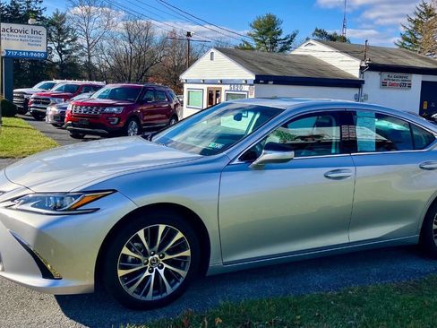 Used 2019 Lexus ES 350 Luxury 4dr Sedan image 3