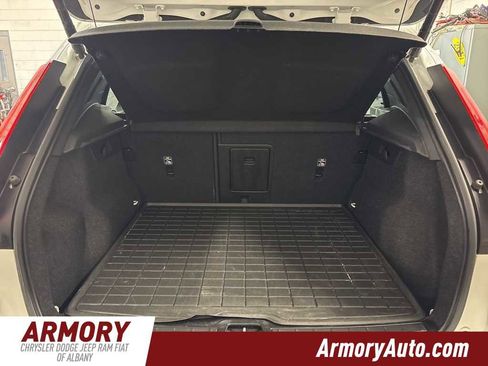 Used 2023 Volvo XC40 B5 Core w/ Convenience Package image 27