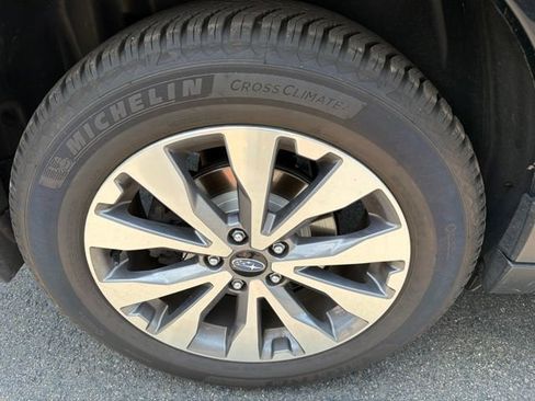 Used 2017 Subaru Outback 3.6R Touring AWD/4WD image 11
