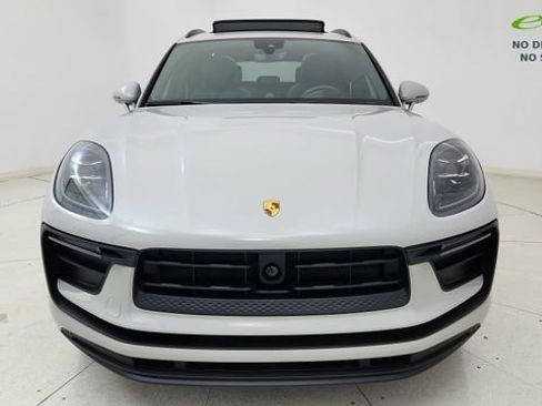 Used 2024 Porsche Macan AWD/4WD image 2