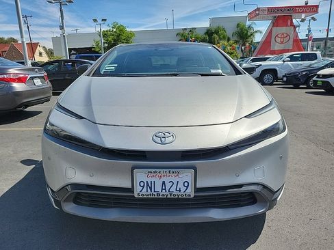 Used 2024 Toyota Prius XLE image 3