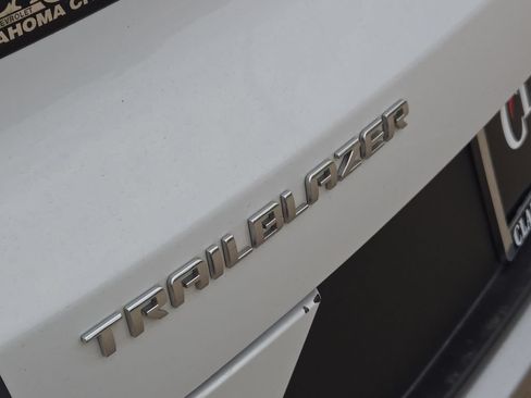 Used 2023 Chevrolet TrailBlazer LT FWD image 11