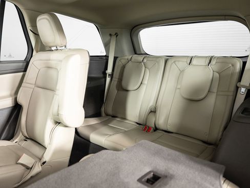 Used 2021 Lincoln Aviator Reserve w/ Class IV Trailer Tow Package image 20