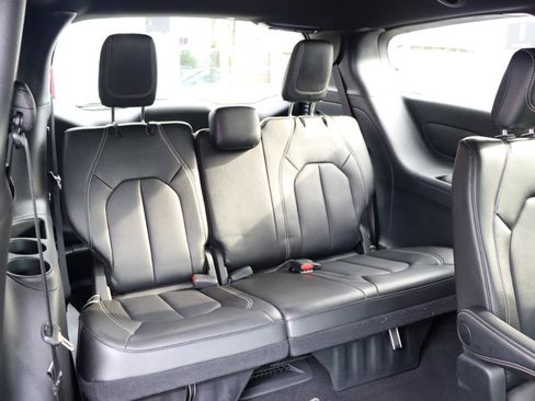 Used 2025 Chrysler Pacifica Select FWD image 15