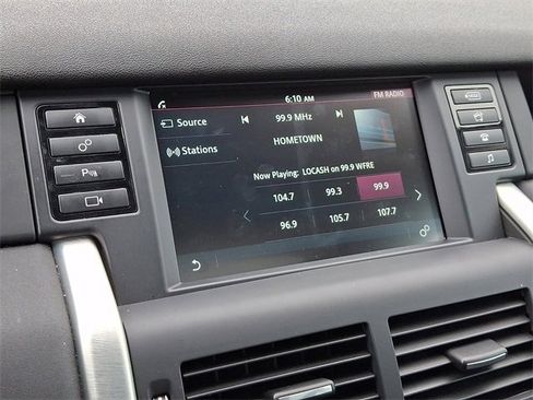 Used 2017 Land Rover Discovery Sport HSE image 3