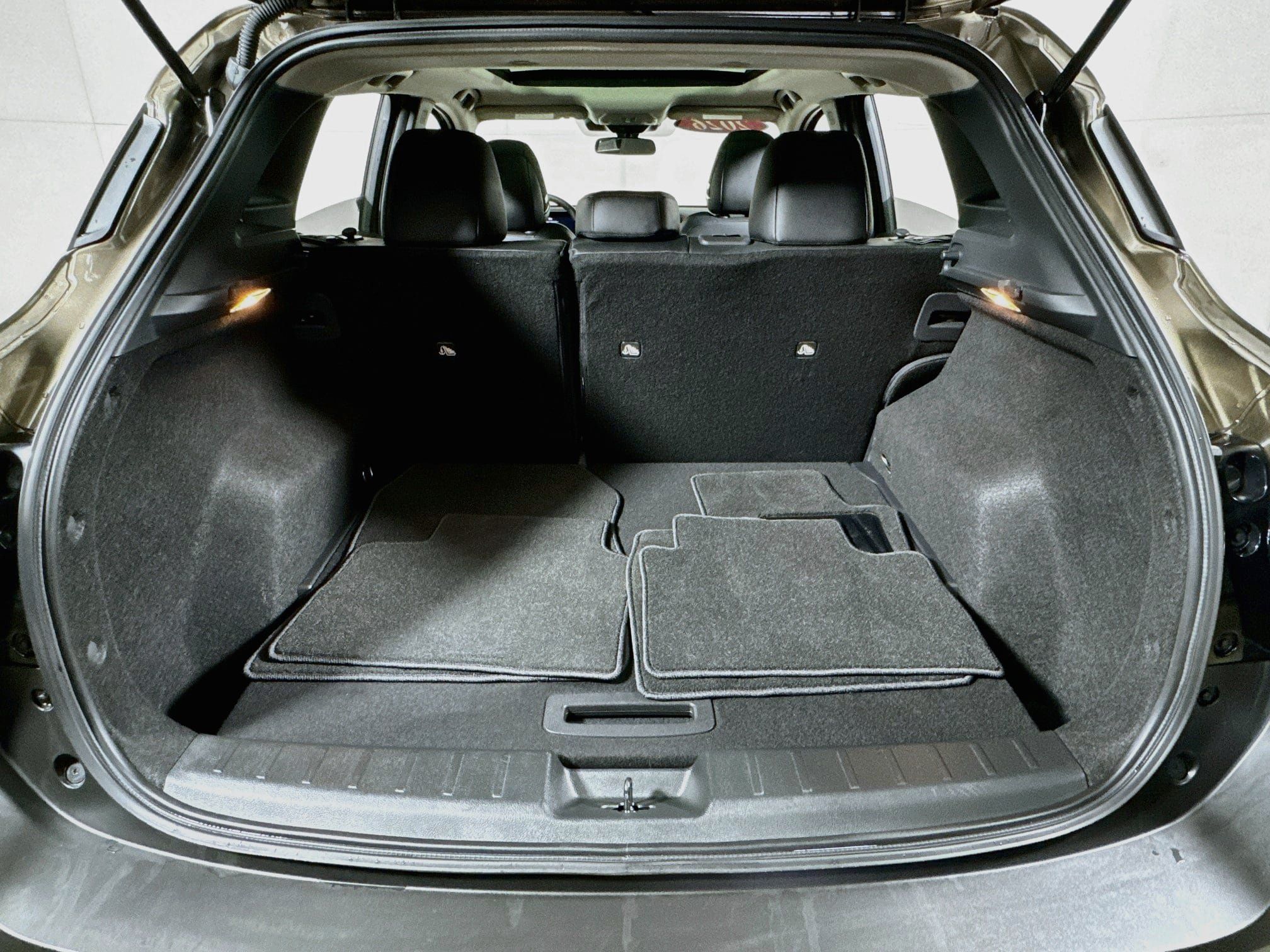 Used 2026 Nissan Kicks SR w/ SR Premium Package FWD image 26