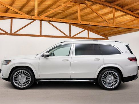 Used 2024 Mercedes-Benz Maybach GLS 600 GLS Maybach GLS 600 image 2