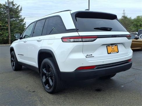 Certified 2022 Jeep Grand Cherokee Altitude image 5