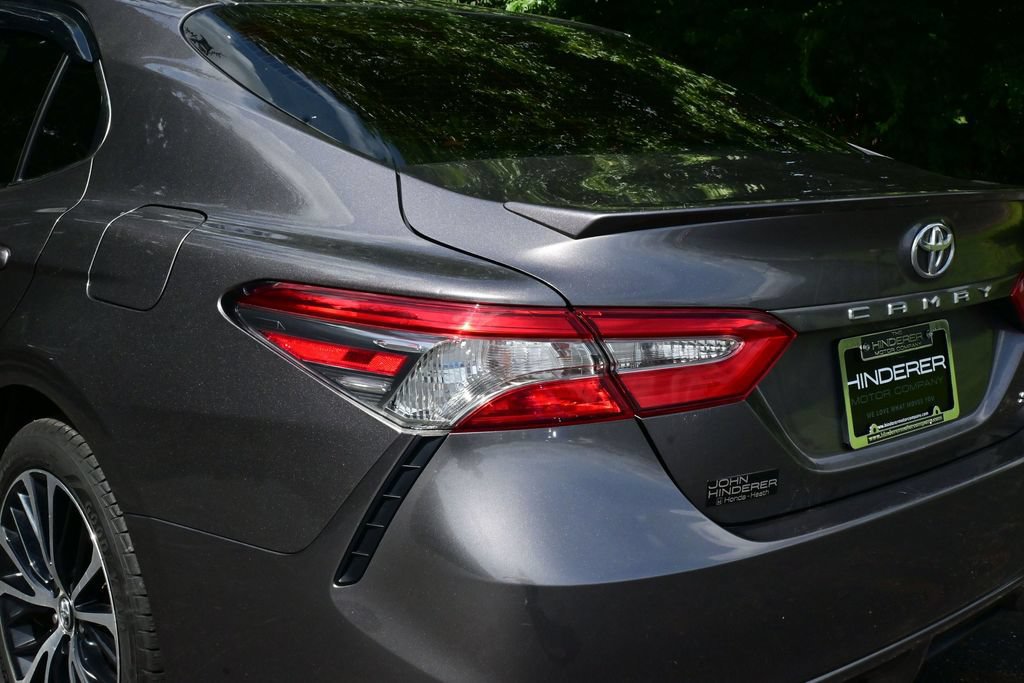 Used 2018 Toyota Camry SE w/ Moonroof Package FWD image 34