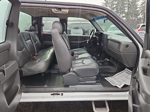 Used 2006 Chevrolet Silverado 2500 W/T image 30