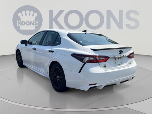 Used 2022 Toyota Camry SE FWD image 4