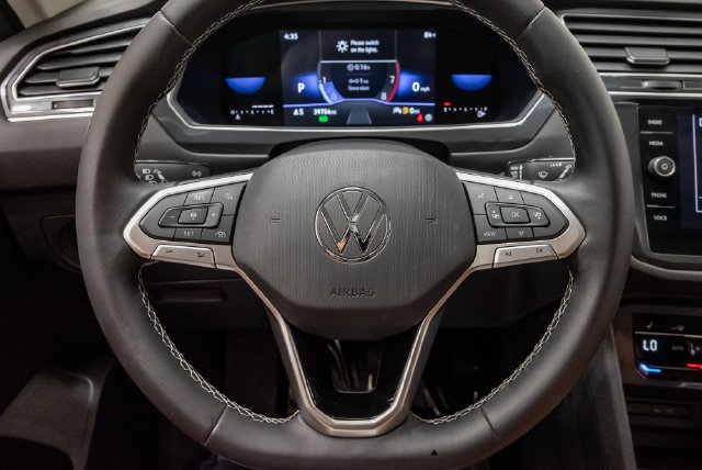 Used 2023 Volkswagen Tiguan SE FWD image 12