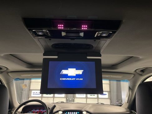 Used 2019 Chevrolet Suburban LT image 32