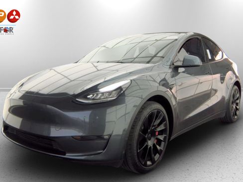 Used 2021 Tesla Model Y Long Range image 1