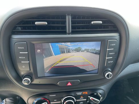 Used 2025 Kia Soul LX w/ LX Technology Package image 11