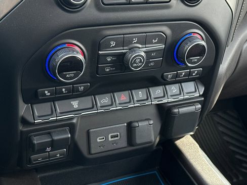 Used 2021 Chevrolet Silverado 2500 LTZ w/ LTZ Convenience Package image 19