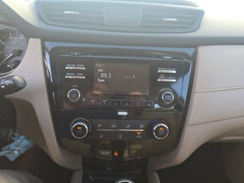 Used 2017 Nissan Rogue S AWD/4WD image 9