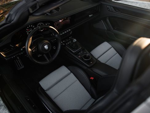 Used 2022 Porsche 911 50th Anniversary Edition w/ Extended Leather Package AWD/4WD image 22