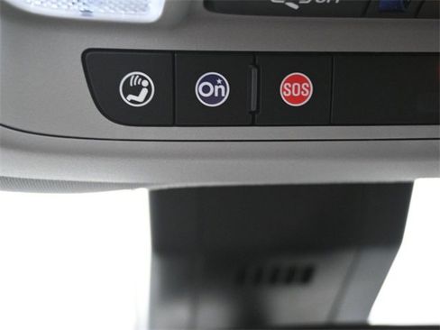 Used 2024 GMC Terrain SLE image 25