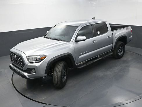 Used 2022 Toyota Tacoma TRD Off-Road w/ Technology Package image 32