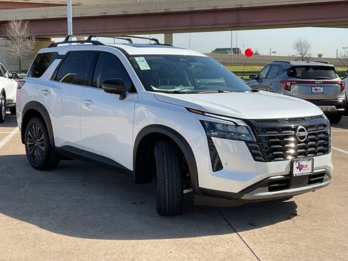 New 2026 Nissan Pathfinder SL image 4