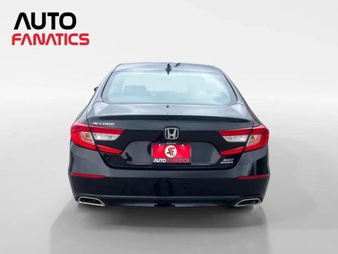 Used 2018 Honda Accord Touring image 4
