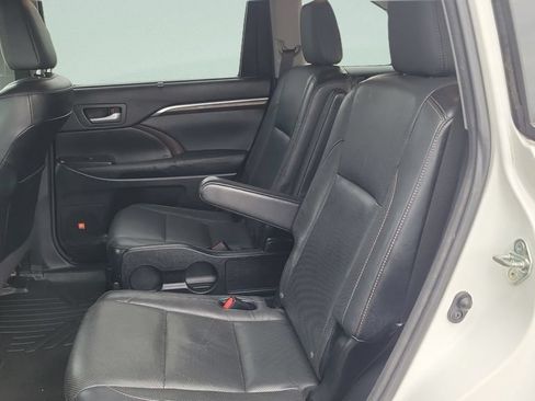 Used 2015 Toyota Highlander Limited Platinum AWD/4WD image 10