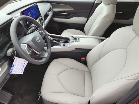 New 2026 Toyota Grand Highlander XLE image 8