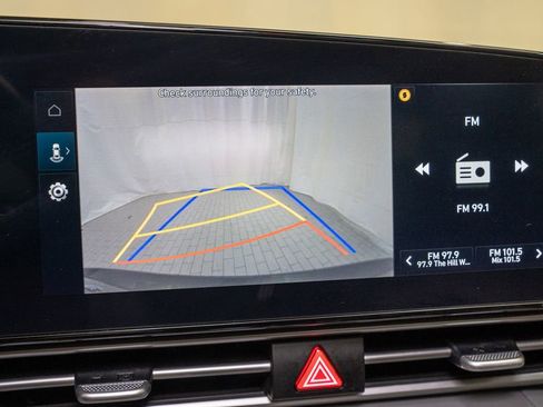 Used 2023 Hyundai Elantra SEL w/ Convenience Package image 12