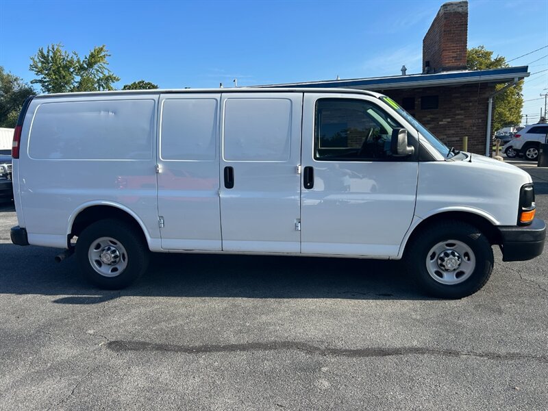 Used 2014 Chevrolet Express 2500 RWD image 2