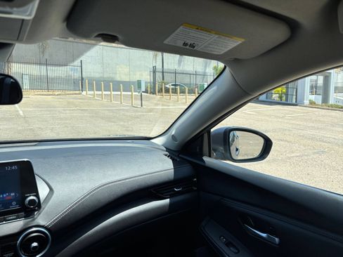 Used 2025 Nissan Sentra SV FWD image 33