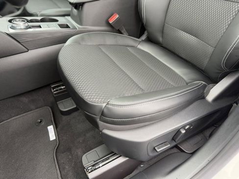 New 2025 Ford Escape SE image 24