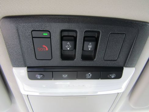 Used 2025 Mitsubishi Outlander 4WD Plug-In Hybrid image 30