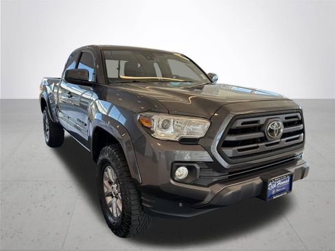 Used 2019 Toyota Tacoma SR5 w/ SR5 Appearance Package (SM) AWD/4WD image 4