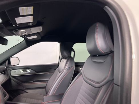 Used 2025 Ford Explorer ST-Line w/ Premium Package image 23