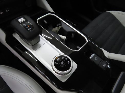 New 2025 Mitsubishi Outlander SE image 15