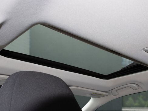 Used 2023 Subaru Outback Premium image 13