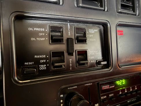 Used 1988 Chevrolet Corvette Convertible RWD image 18