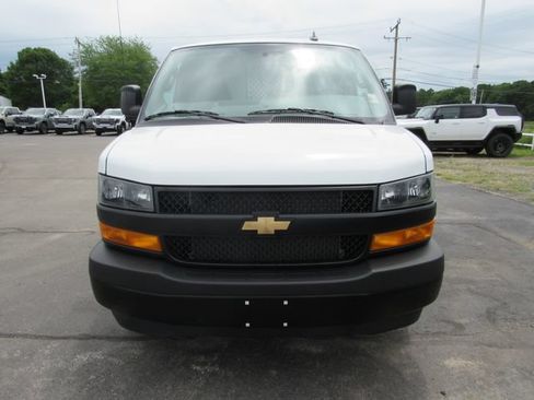 Used 2025 Chevrolet Express 2500 w/ Driver Convenience Package RWD image 5