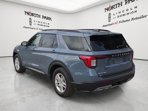 Used 2025 Ford Explorer Active w/ Active Comfort Package RWD image 3