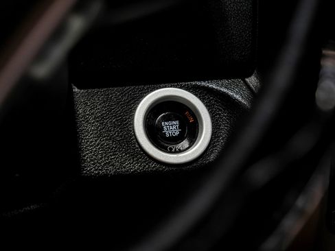 Used 2018 RAM 1500 Laramie w/ Convenience Group AWD/4WD image 23
