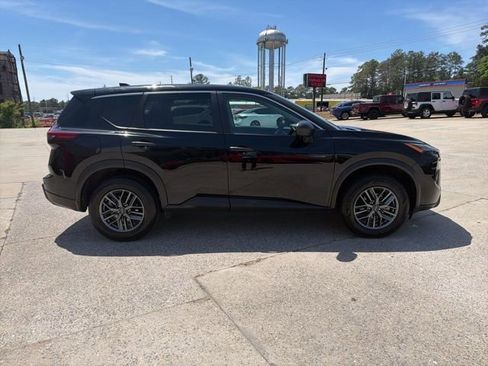 Used 2024 Nissan Rogue S image 5