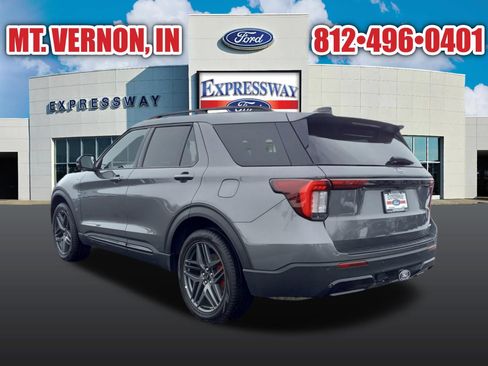 Used 2025 Ford Explorer ST-Line w/ ST-Line Street Pack image 8