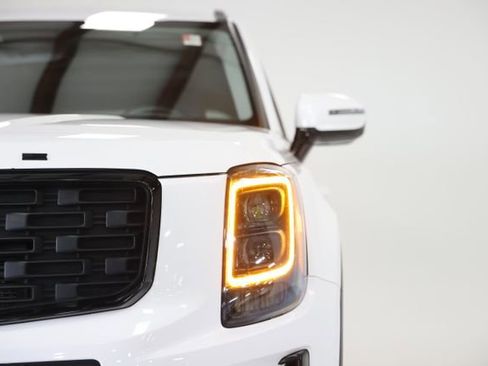 Used 2022 Kia Telluride SX w/ SX Prestige Package AWD/4WD image 3