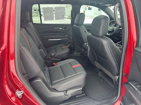 Used 2024 Chevrolet Traverse RS image 31