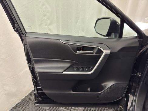 Used 2023 Toyota RAV4 XLE Premium image 17
