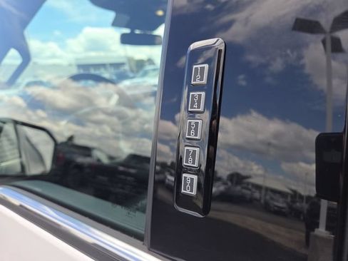 Used 2018 Ford F150 Platinum w/ Equipment Group 701A Luxury AWD/4WD image 16